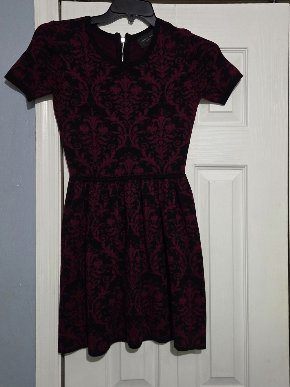 Romeo & Juliet Couture Burgundy and Black Short Sleeve Fit-and-Flare Mini Dress